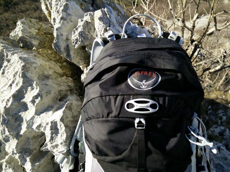 Osprey Talon 22 - Helmet attacment point and stash pocket