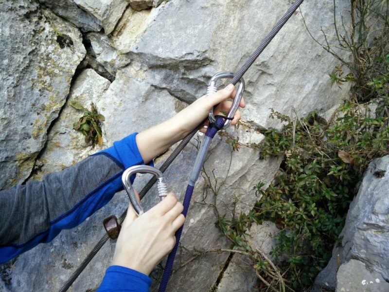 Image 3 - Do the same with the other carabiner