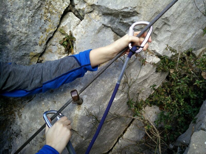 Image 2 - Reattach the carabiner after the rod