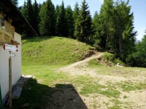 Cima del Cacciatore - the trail continues behind the chapel