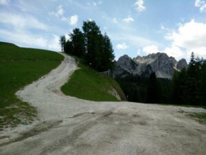 Cima del Cacciatore - Narrow path between the roads