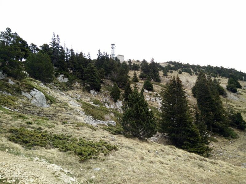 Moucherotte Trail - Radio tower from the shelter