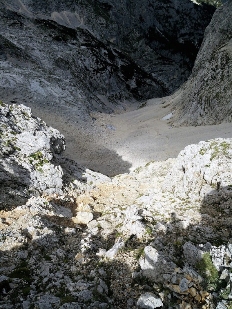 Stenar Trail - Descending over the scree