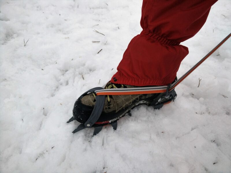 How to put on crampons 3