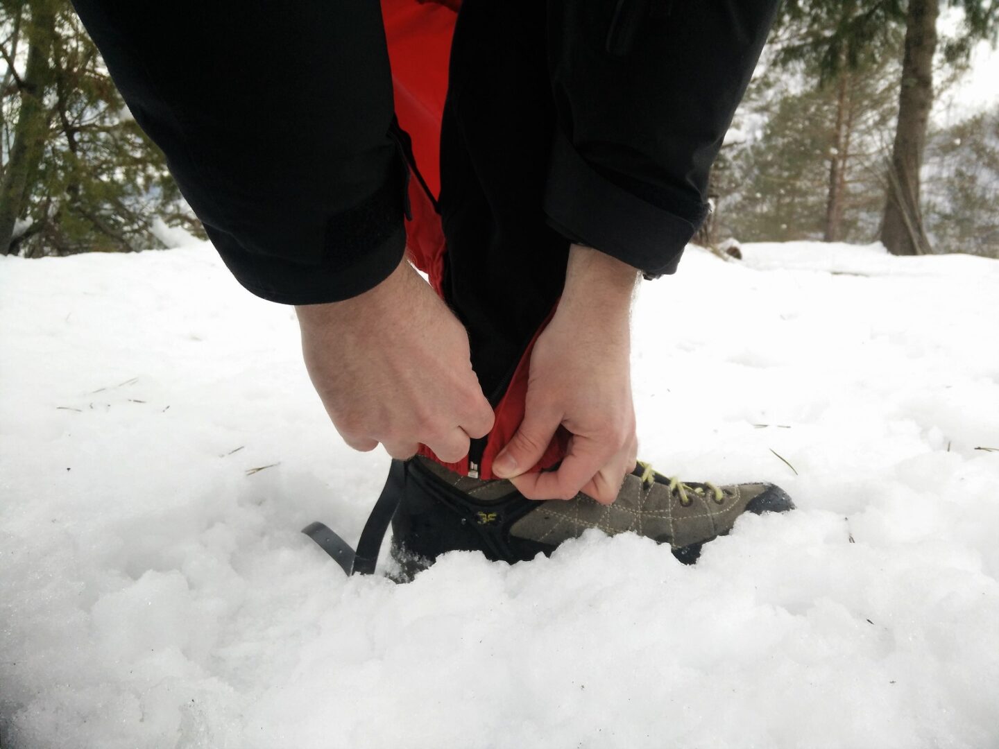 Winter Hiking Gear How to use crampons, ice axes and gaiters? Nail