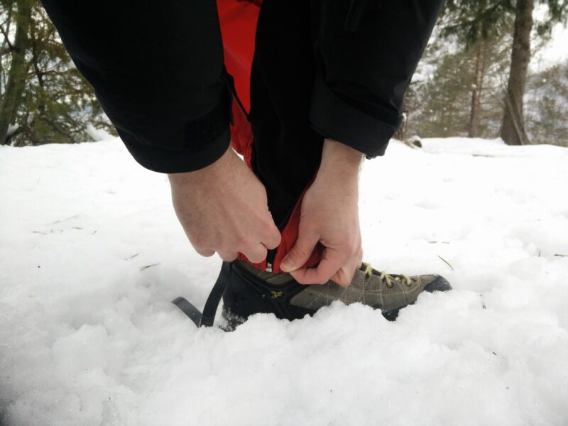 How to put on gaiters 1