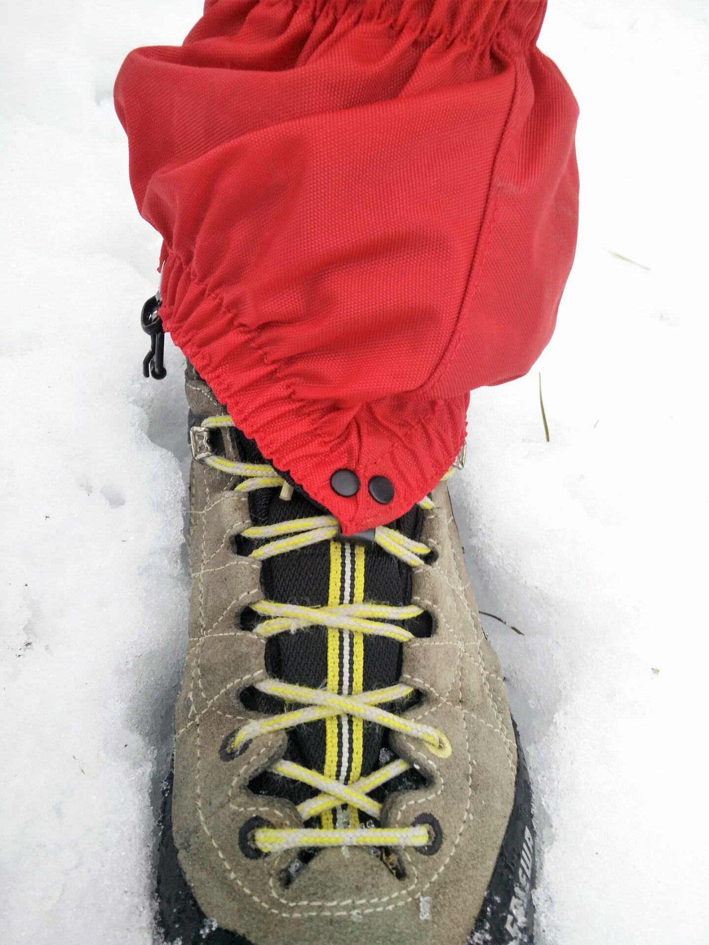 Winter Hiking Gear How to use crampons, ice axes and gaiters? Nail