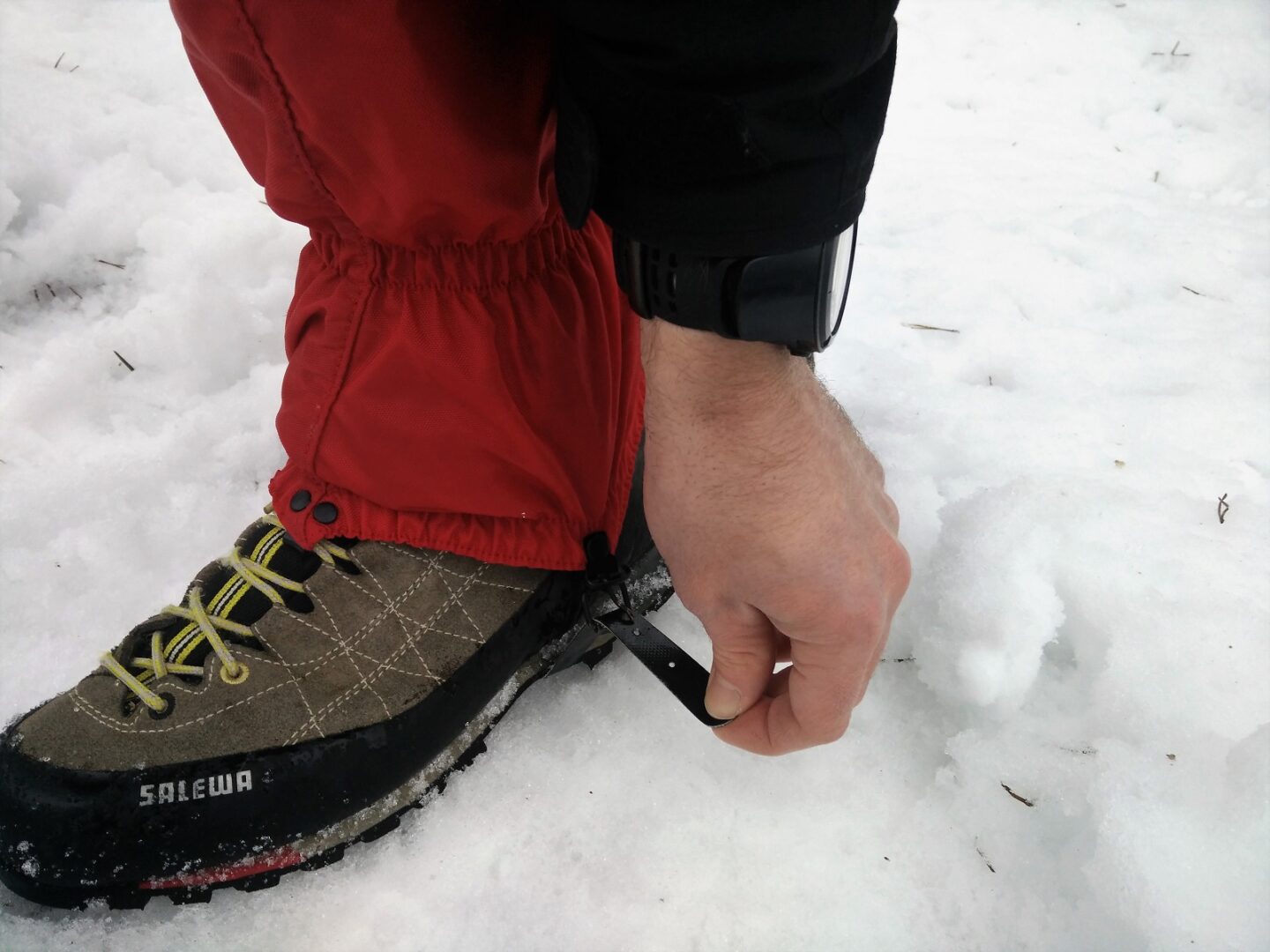 Winter Hiking Gear How to use crampons, ice axes and gaiters? Nail