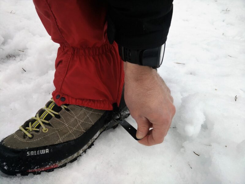 How to put on gaiters 4