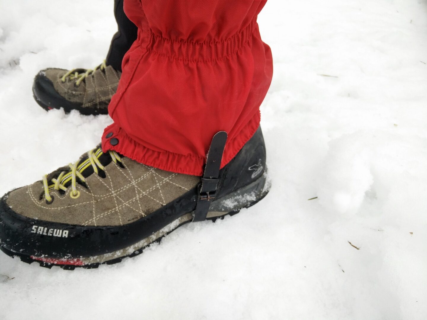 Winter Hiking Gear How to use crampons, ice axes and gaiters? Nail