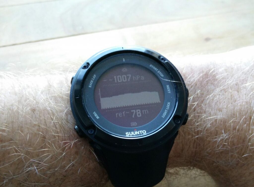 How to use barometer on a Suunto watch to predict the weather? Nail