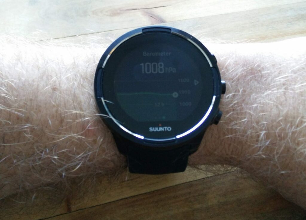 How to use barometer on a Suunto watch to predict the weather? Nail