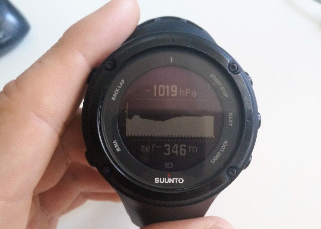 How to use barometer on a Suunto watch to predict the weather? Nail