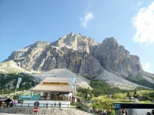 Croda Negra Trail - Starting Point - See the cable car to Lagazuoi