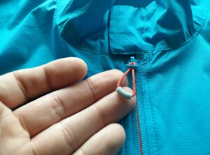 Salomon S/LAB Jacket - Zipper pull loop