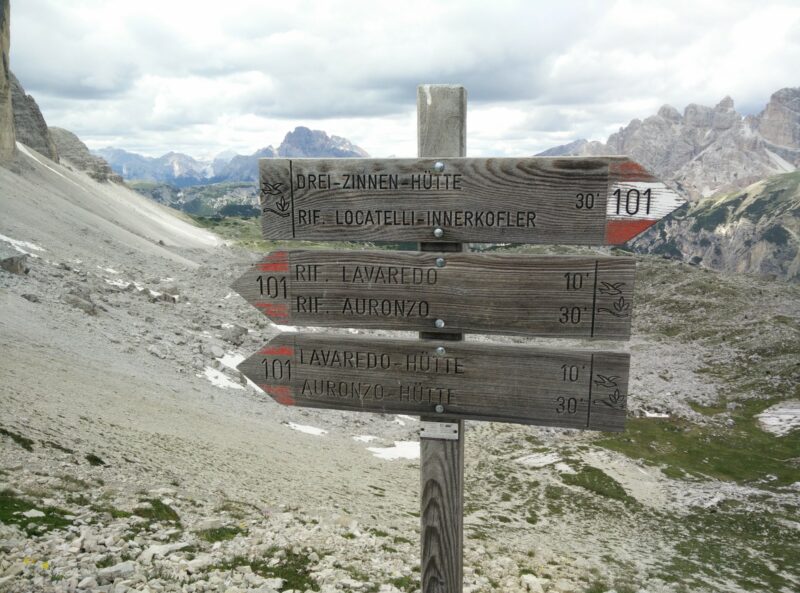 Tre Cime di Lavaredo: Signpost at Forcella Lavaredo