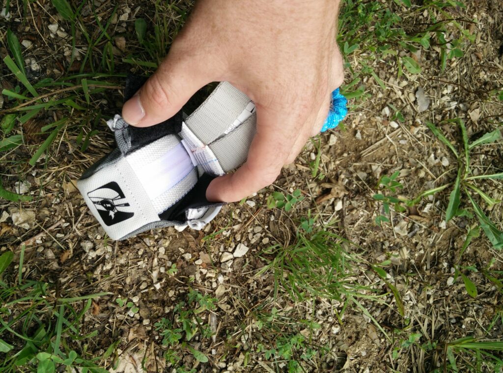Petzl Scorpio Via Ferrat Set: Tear-out webbing can be easily examined