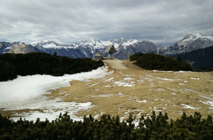 Velika Planina Trail: View on the Kamnik Alps from the plateau