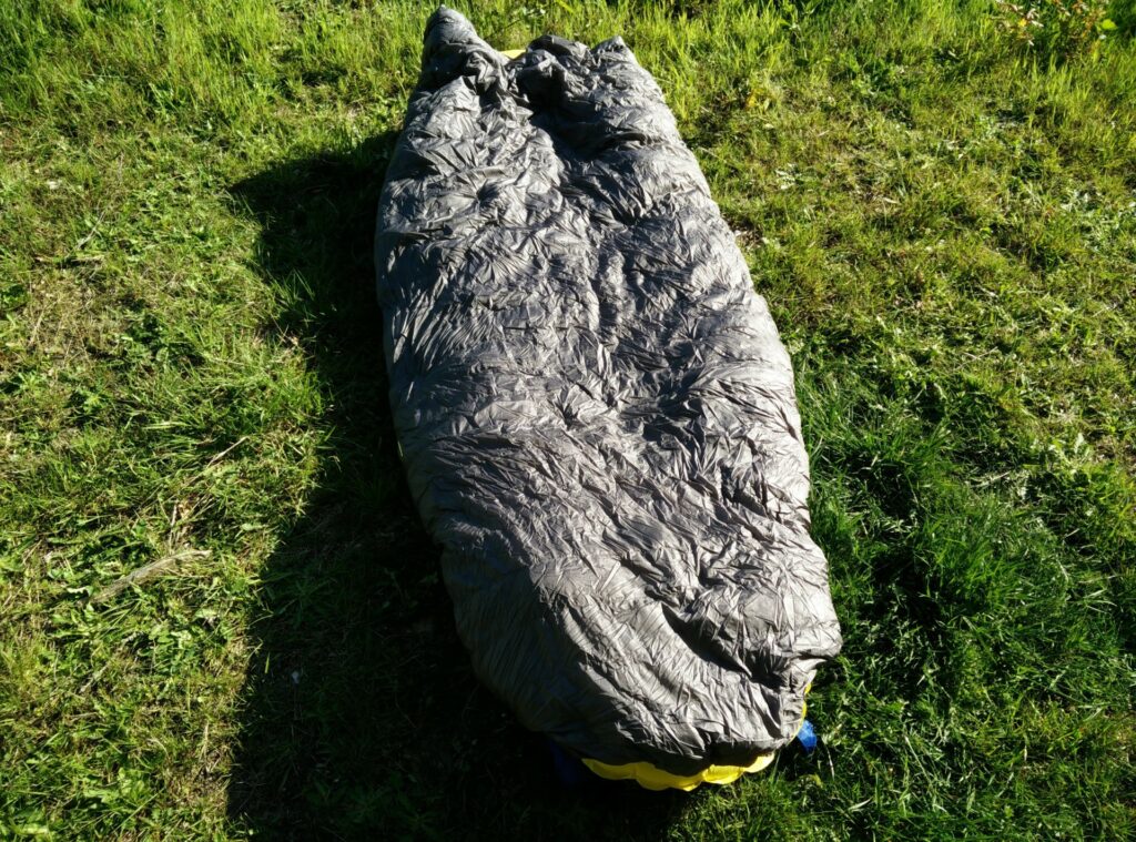 Kammok Firebelly Trail Quilt: Positioned over a sleeping pad