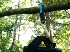 Heroclip Carabiner Hook Clip: Close-up of hanging the clip on a tree branch