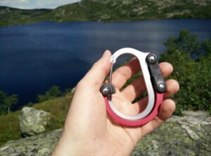 Heroclip Carabiner Hook Clip: Packed size for the Medium model