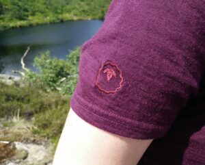 Isobaa Merino 150 Women's t-shirt: Embroidered sheep logo