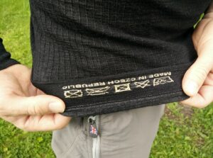 Lasting Wapol Base Layer: Printed washing instructions on the inner side