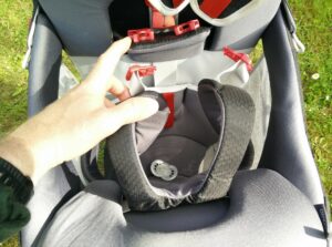 Reverse harness allows you to quickly secure your child