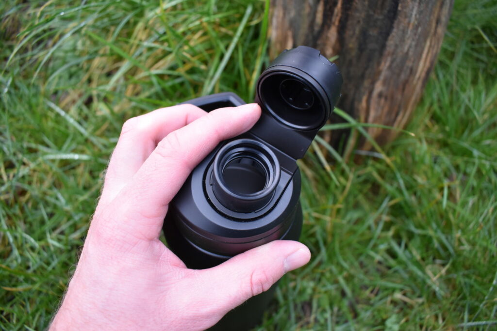 CamelBak Chute Mag Vacuum Bottle - magnetic quick stow cap is attached to main cap