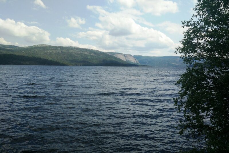 Gjuvvatnet Hiking Trail - a closer view at the lake