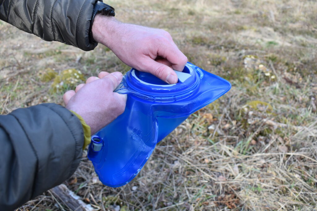 CamelBak Crux Reservoir: The screw top