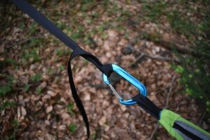Tentsile UNA Hammock Tent: At the tail you attach the hammock to the carabiner with half windsor knot