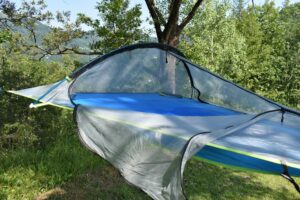 Tentsile UNA Hammock Tent: The bug net opens on both sides and in the middle