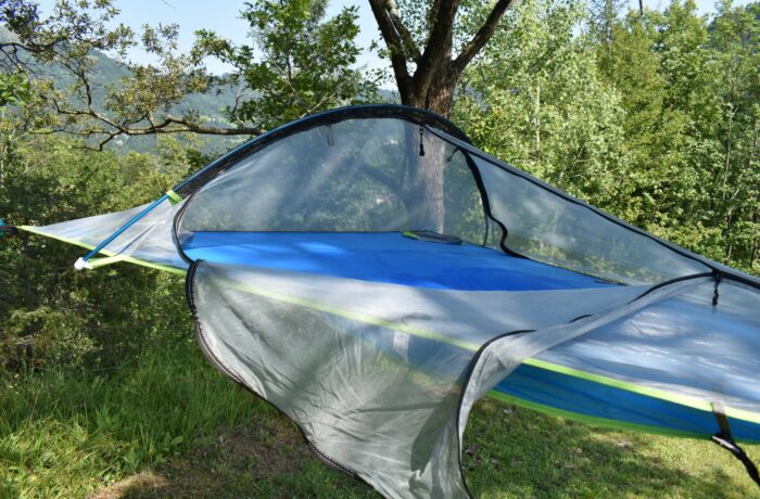 Tentsile UNA Hammock Tent: The bug net opens on both sides and in the middle