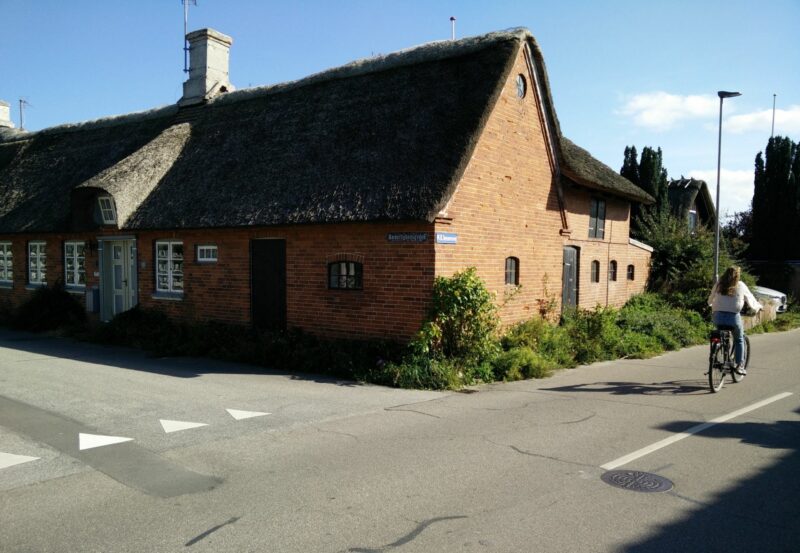 Samsø Nordby Bakker Trail - a typical village house and cyclist