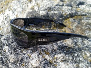 How to choose sunglasses for hiking - Wide sidepieces can help to block out more light at the sides