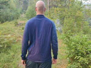 Isobaa Long Sleeve Zip Neck: Wearing the base layer on a trail