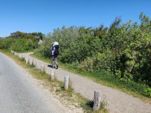 Råbjerg Mile Hiking Trail- heading to the picnic shelter next to paved road