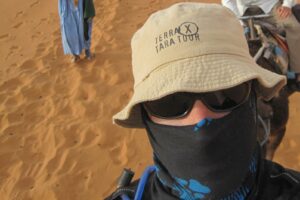 A neck gaiter protects you against UV radiation in summer