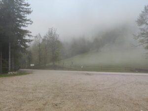 Tolsti Vrh - Kriska Gora Trail: Parking place at Zavetisce v Gozdu