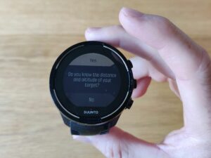 Watch prompts you for distance and altitude when setting up the bearing navigation mode