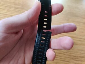 How to change strap on a Suunto watch?