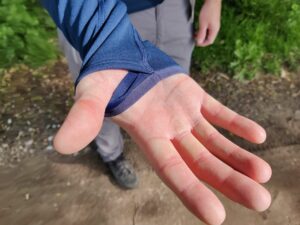 Mammut Aconcagua: Thumb holes are convenient to preven the sleeves from riding up