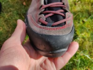 Salewa Mountain Trainer 2 MID GTX: Lacing comes to the toes for more precise fit