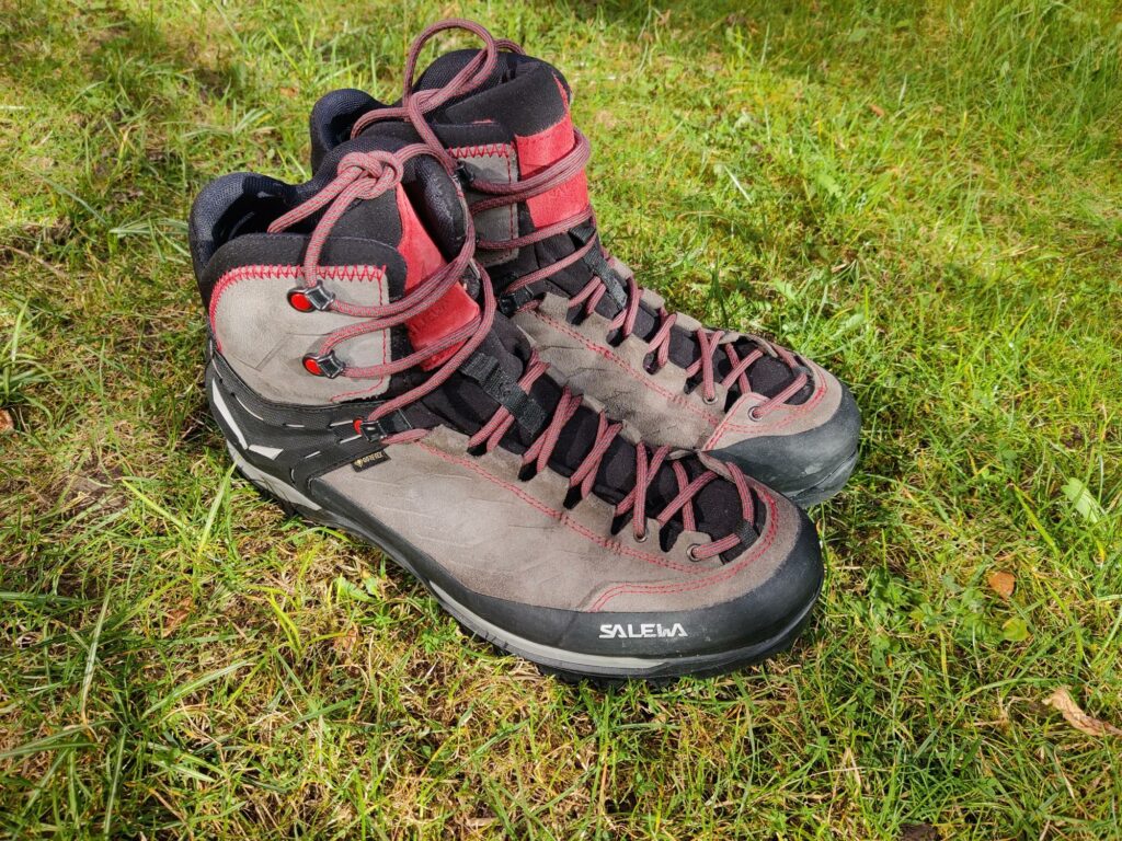 Salewa Mountain Trainer 2 MID GTX: Suede leather uppers increase the durability of the boot
