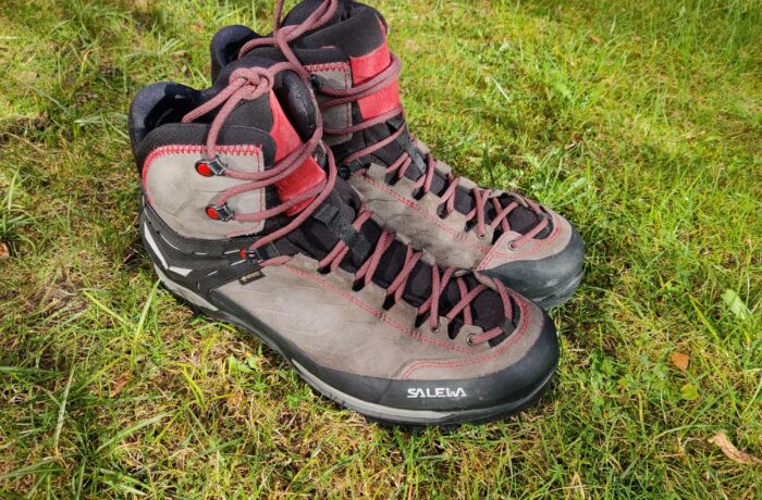 Salewa Mountain Trainer 2 MID GTX: Suede leather uppers increase the durability of the boot