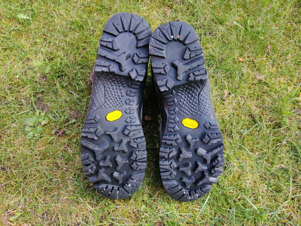 Salewa Mountain Trainer 2 MID GTX: Vibram outsoles provide excellent traction on both rocky terrain and on muddy trails