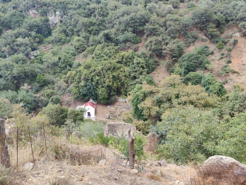Myli Gorge Hike: A small church in the gorge