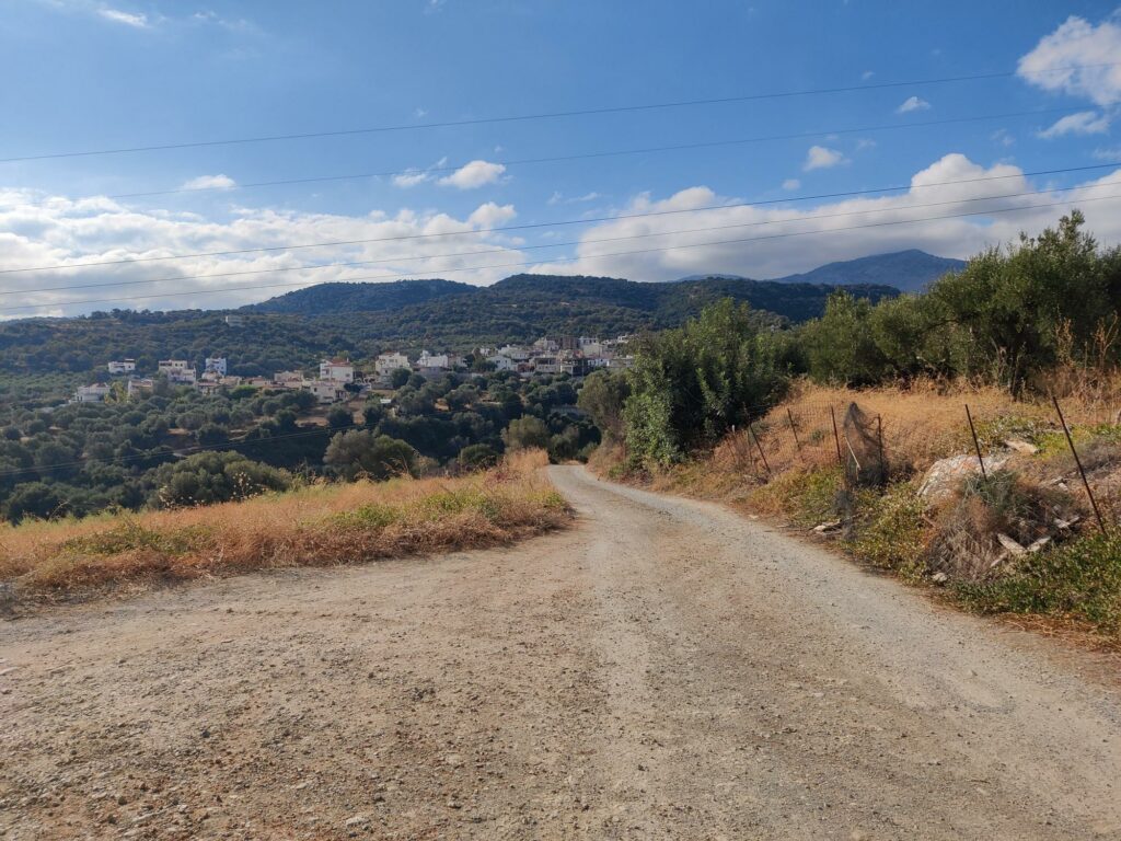 Myli Gorge Hike: The gravel road towards Xiro Chorio